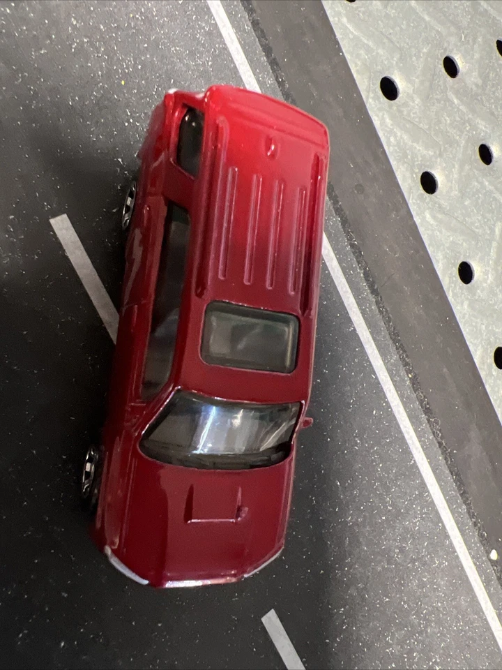 2022 Matchbox ‘18 Toyota 4Runner Collectible 1/64 Scale Diecast Diorama Set - Image 4 of 4