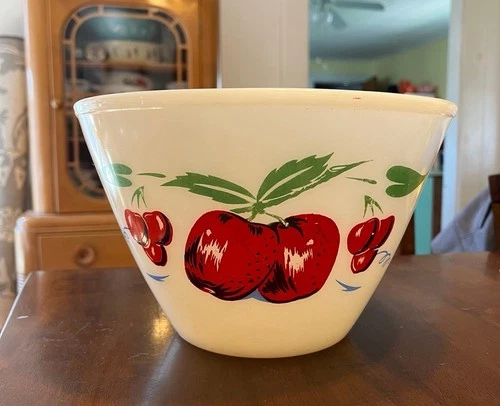 VINTAGE FIRE KING SPLASH PROOF BOWL APPLE & CHERRIES 4 QT BOWL 9.5"x 6"