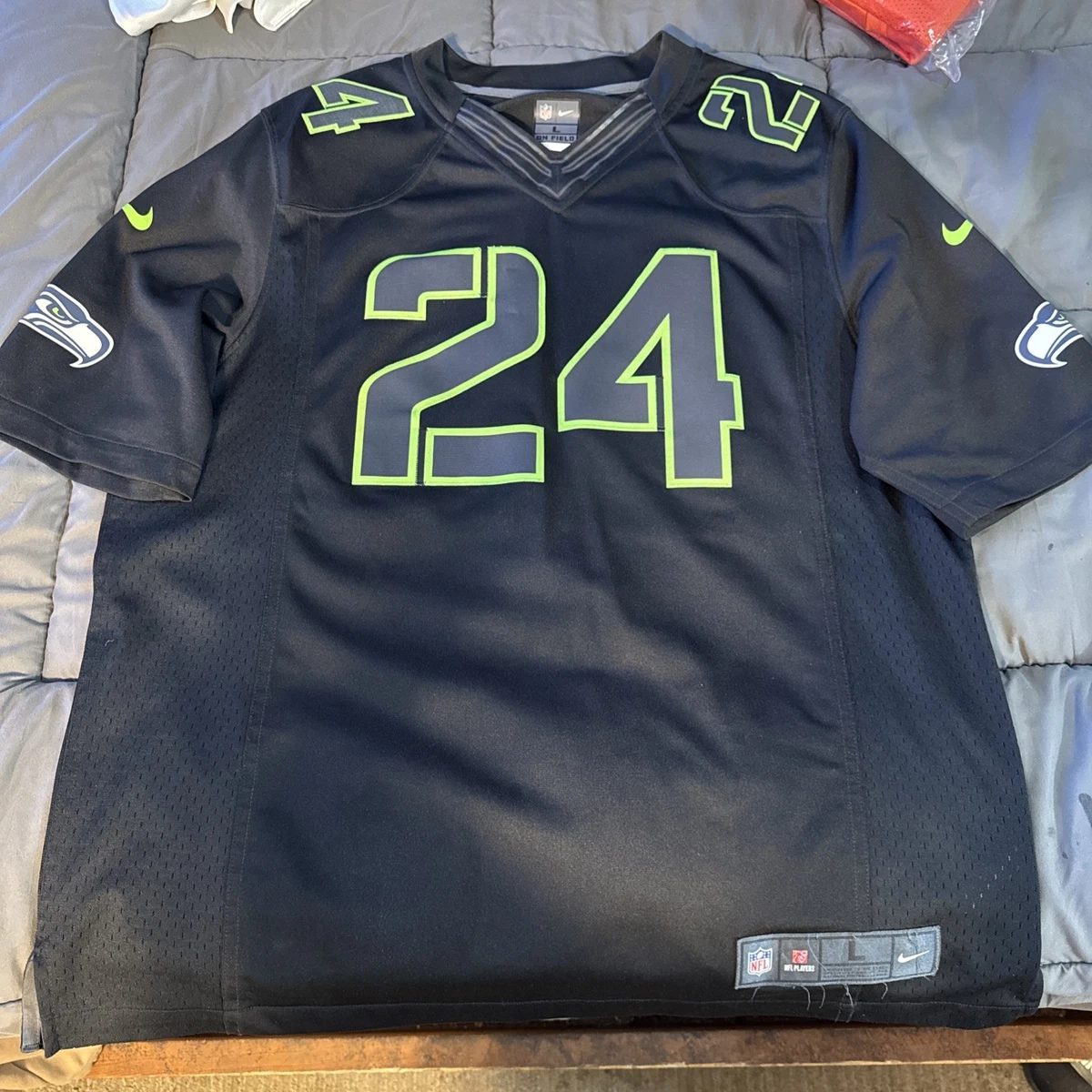 Preços baixos em Marshawn Lynch Temporada Regular Jerseys da NFL