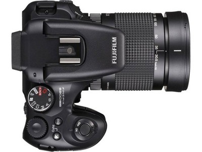 Fuji FinePix S200EXR DSLR style Digital Bridge Camera 12MP 14x 30.5-436 lens