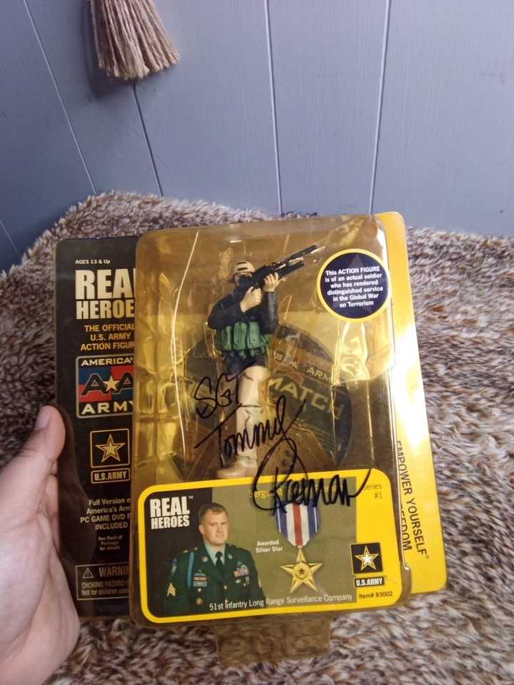 Figura de Acción Jazwares Real Heroes Ejército de Estados Unidos Serie 1 Sargento Tommy Rieman FIRMADA Foto 2 de 4