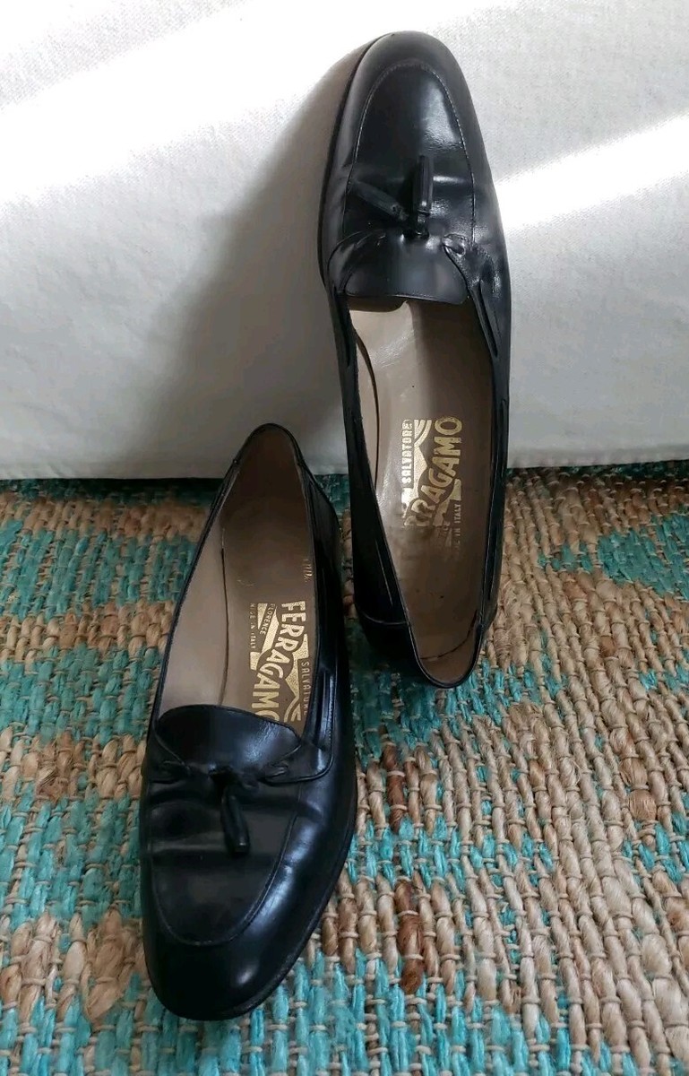 SALVATORE FERRAGAMO Black Leather Tassle Flats Loafers Shoes  display picture 1