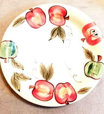 ARTIST'S TOUCH ORCHARD Harmony  DINNER PLATE Red & Green Apple Print