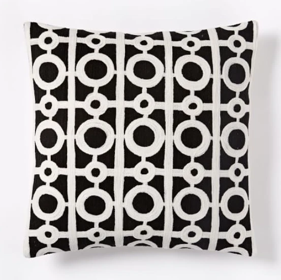 West Elm "Funda de almohada de celosía circular - negro/blanco" 18" Foto 2 de 2