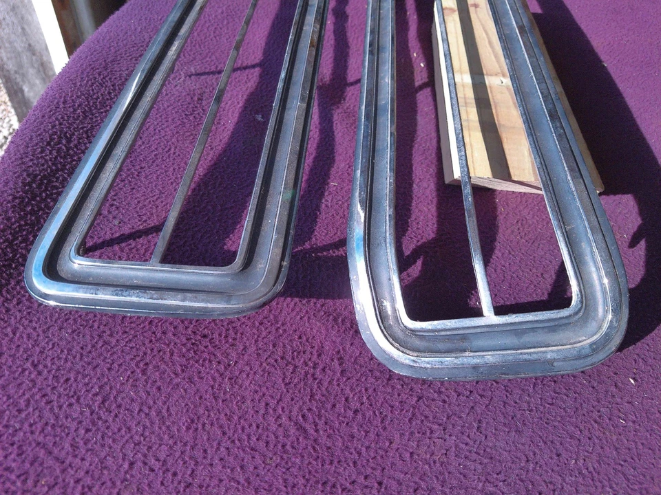 Par de poncho 1971 1972 Pontiac Bonneville lanterna traseira moldura cromada acabamento 481261 - Imagem 2 de 4