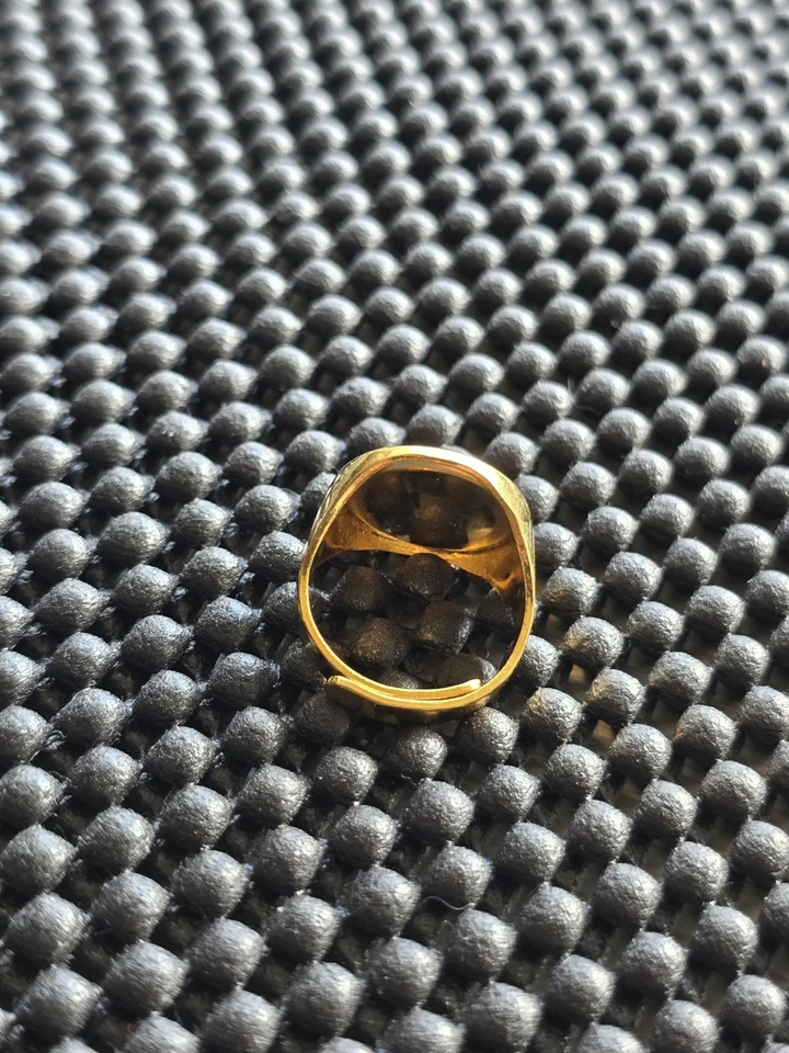 Nintendo Employee Super Mario World Peace Sign Golden Ring Rare Vintage SNES GB. - Image 4 of 4