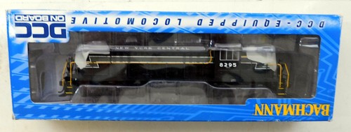 Locomotora diésel Bachmann 64211 HO NYC Alco RS 3 #8295 con CCC | Condition: Used