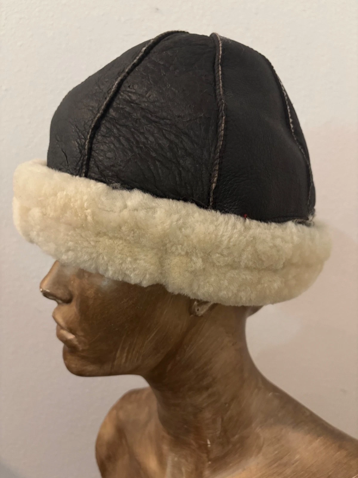 Reversible SHEEPSKIN SHEARLING HAT SIZE XL steampunk brown natural cream fur
Opens in a new window o