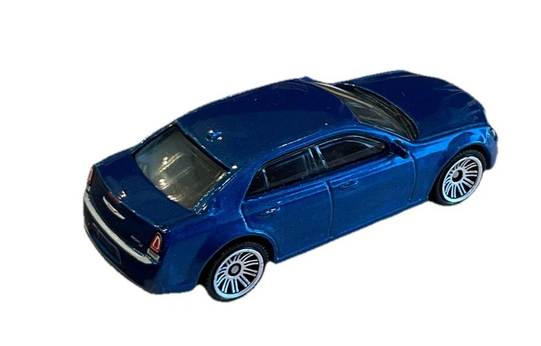 Chrysler 300 2022 Matchbox 2015 - azul escamas de metal - suelto Foto 2 de 4