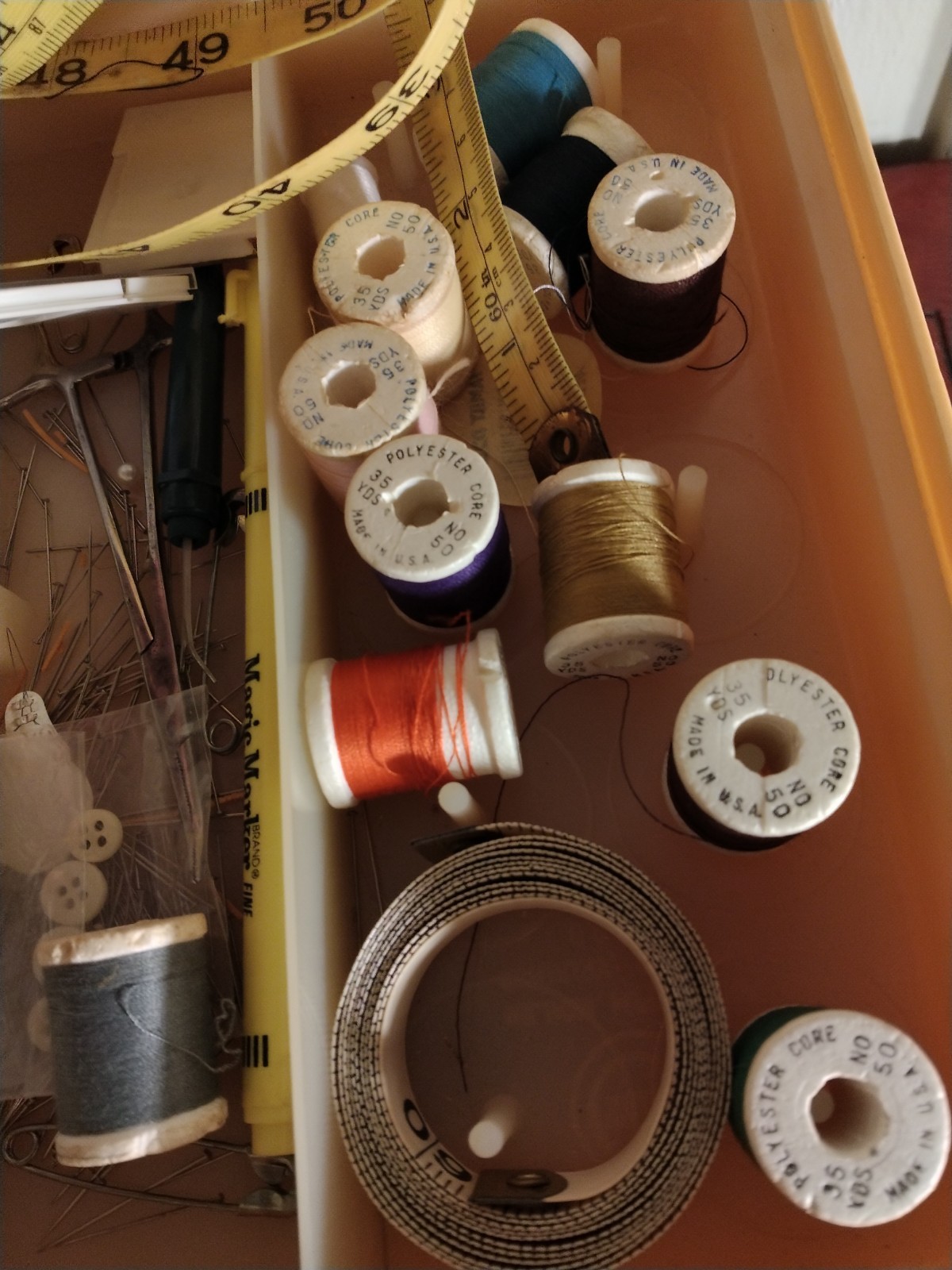 Wilson Wil-Hold  Lg. 14" x 9 x 8.5 "Sewing Box USA With 2 Trays & Accessories