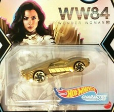 HOT WHEELS DC Comics WONDER WOMAN GOLDEN ARMOR CAR GIRL TOY GIFT!