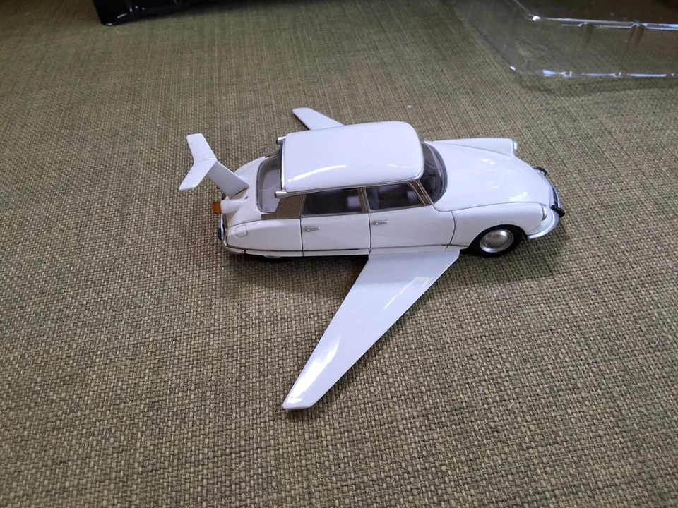 Citroen DS fantomas norev 1/43 - Immagine 3 di 4