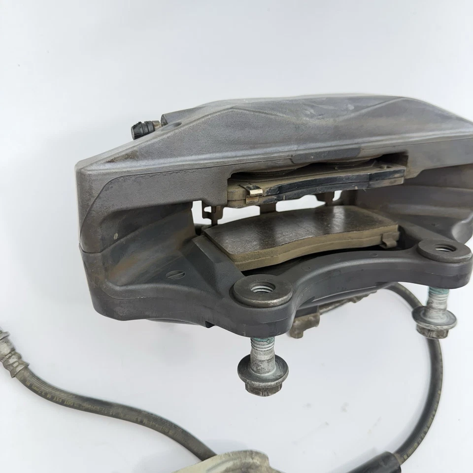 Pinza de freno delantera derecha del lado del pasajero Cadillac XTS 2013-2019 FABRICANTE DE EQUIPOS ORIGINALES Foto 2 de 4