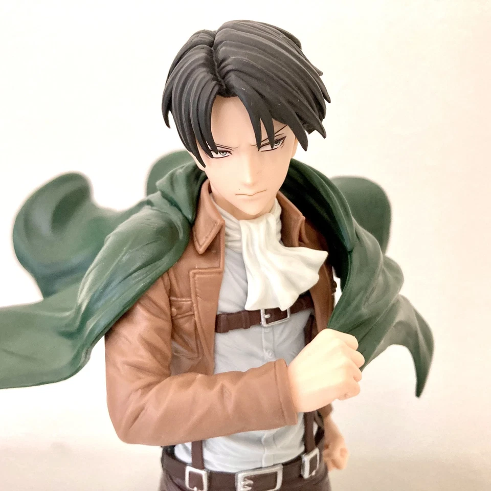 Attack on Titan Grandista Levi Ackerman 270 mm Banpresto Bandai Namco Foto 2 de 4