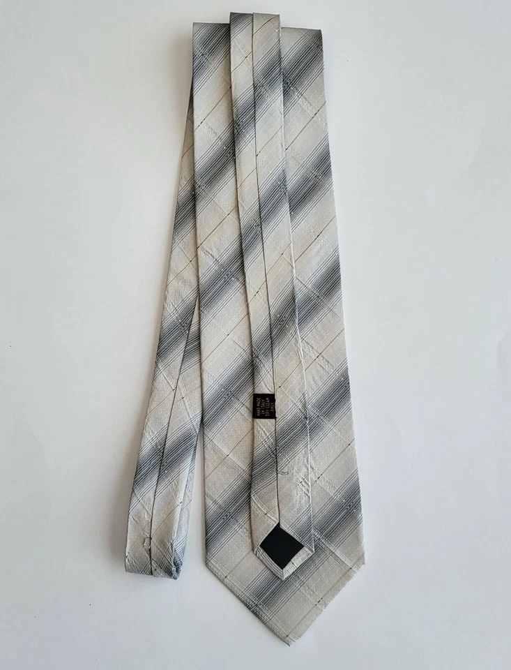 Corbata para el cuello Farentino Ferre pura seda gris plata estampado geométrico hecha a mano para hombre Foto 4 de 4