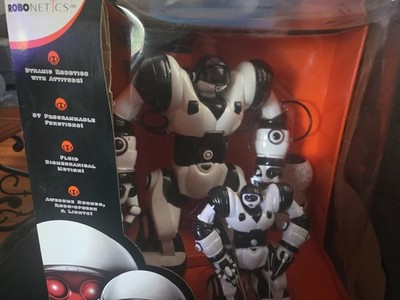 Vintage 2004 WowWee RoboSapien 8081 Remote Activated Robot Toy New in Box
