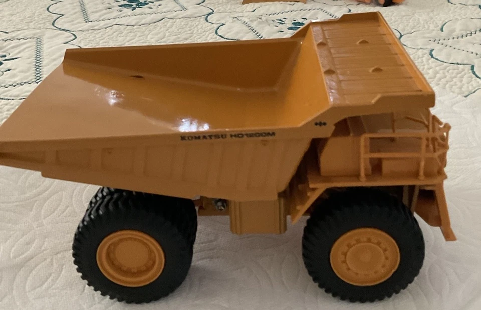 Camión de volteo para minería Diapet Komatsu HD1200M T-5 usado Foto 3 de 4