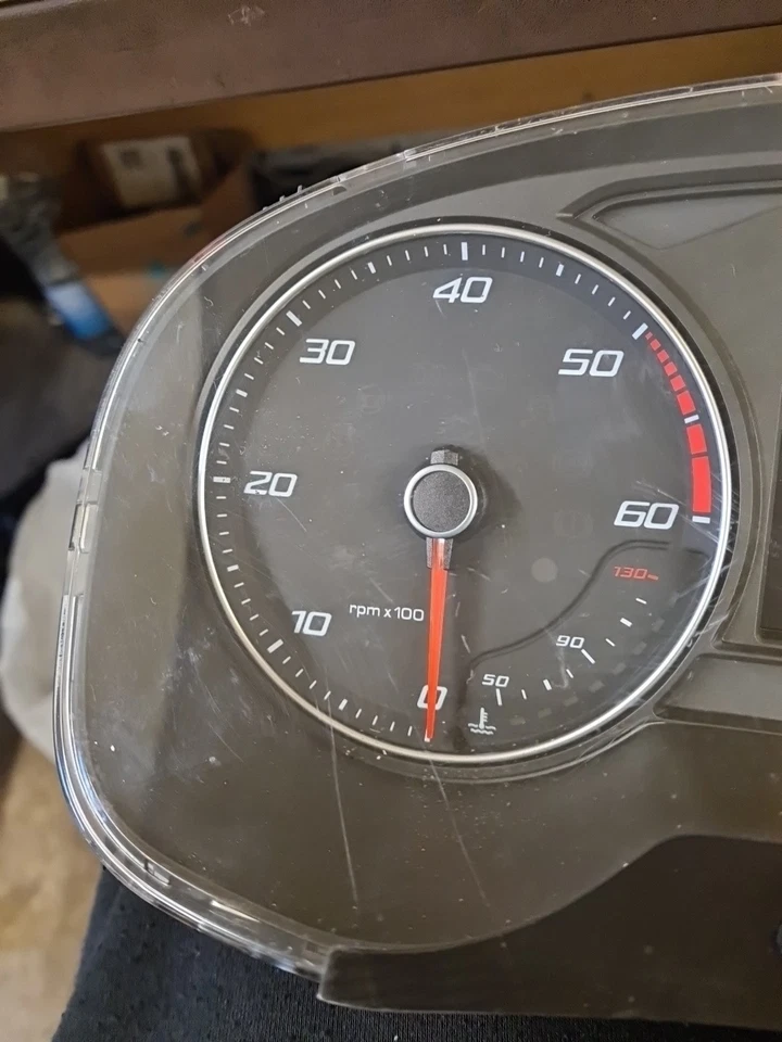 Velocímetro Seat Toledo MK4 2018 1,6 TDI 6JA920941J Foto 3 de 4
