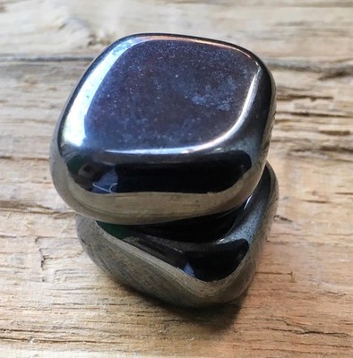 Zwei (2) Stück getrommelte MAGNETISCHE HÄMATIT Paar Kristall Heilung Chakra