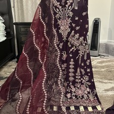  Indian Diwali Boutique  Embroidered Chiffon. 38 M sleeves not lined churidar 