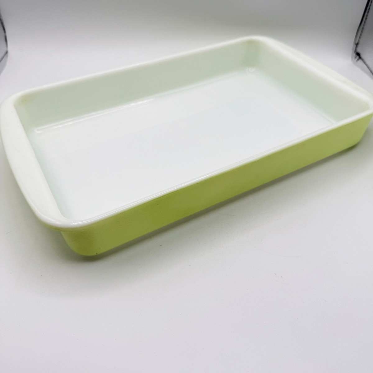 リース #492   American vintage Vintage Lime Green Pyrex Casserole 2 Quart Baking Dish 232