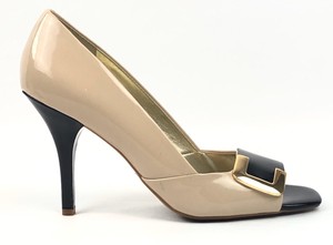 unisa nude pumps
