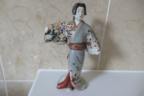 JAPANESE PORCELAIN AO-KUTANI 20CM GEISHA OR LADY FIGURE IN A TRADITIONAL KIMONO  - Afbeelding 1 van 12