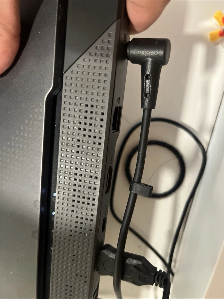 Asus ROG Strix G15 15,6 дюйма - AMD Ryzen 7 4800H, 16 ГБ RAM, 512 Нвме, RTX 3060 8 ГБ - Изображение 4 из 4