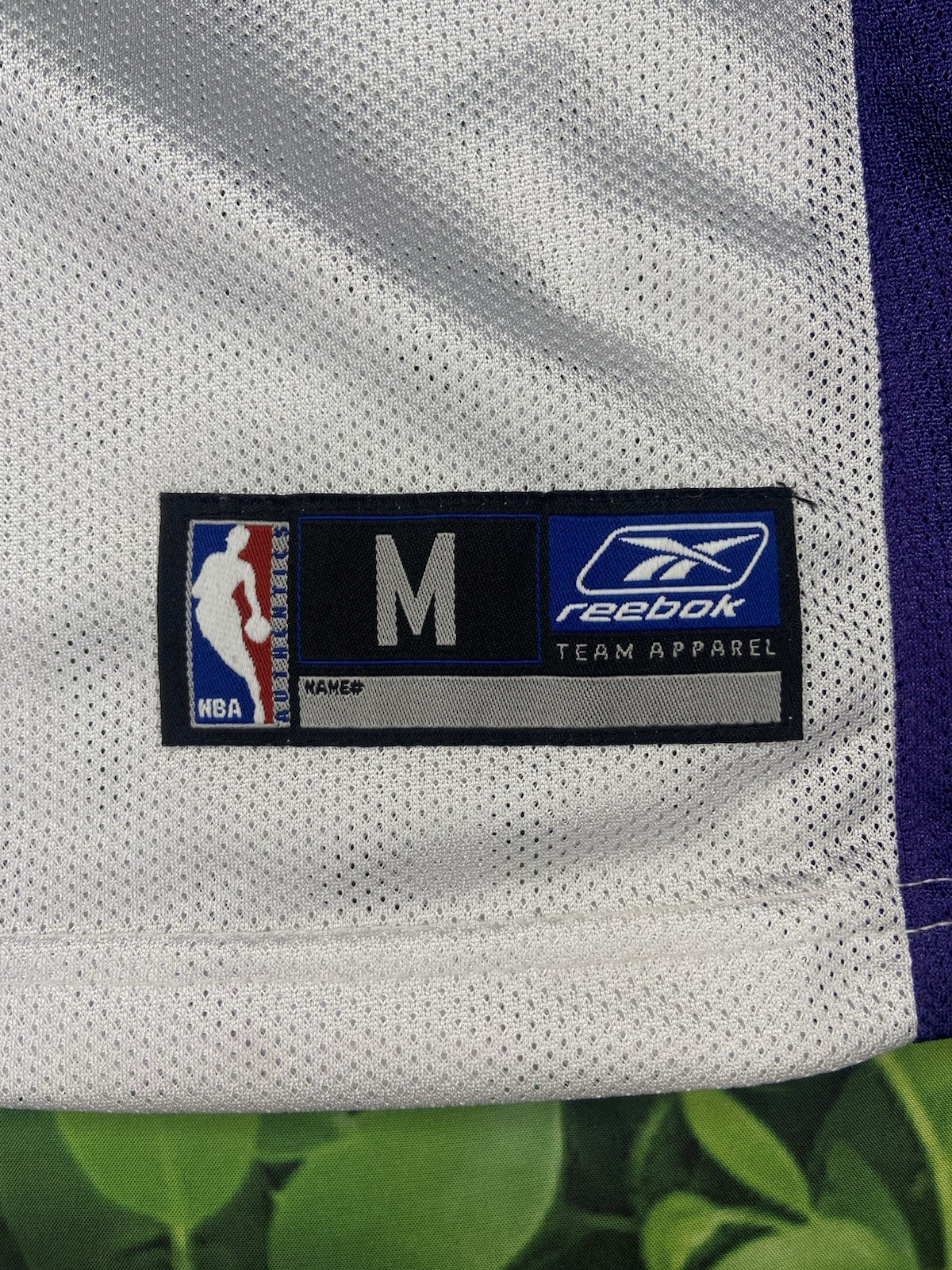 *VTG* Reebok Y2K NBA Sacramento Kings Mike Bibby #10 Youth White Jersey; M thumbnail 2