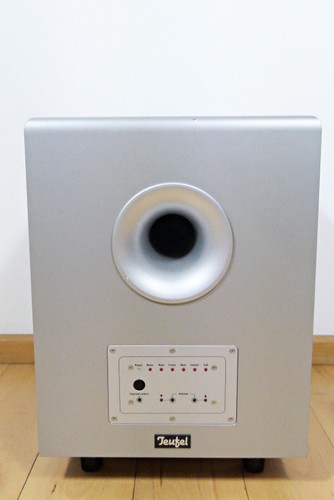 Teufel Concept E Magnum (PE) – 5.1 Aktiv Subwoofer – Silber – Integrierter Verst