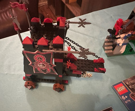 2004 LEGO Knights' Kingdom: Vladek's Siege Engine (8800) & (8778) Border Ambush