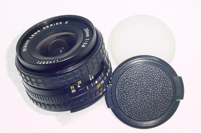Nikon 28mm F/2.8 Series E AIs Manual Focus Weitwinkelobjektiv - Top