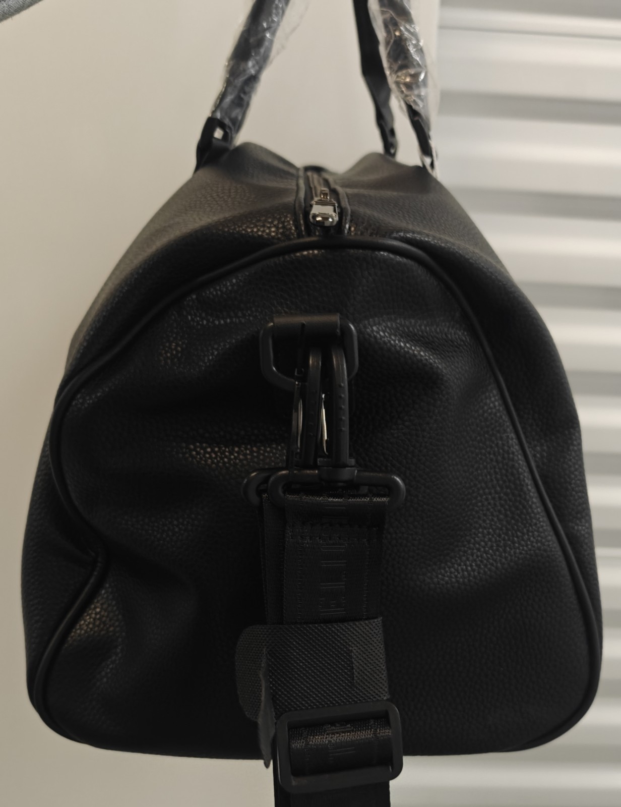 True Religion Keepall Weekender  Bag Black 18.5/9/10 Capacity 30 L thumbnail 6