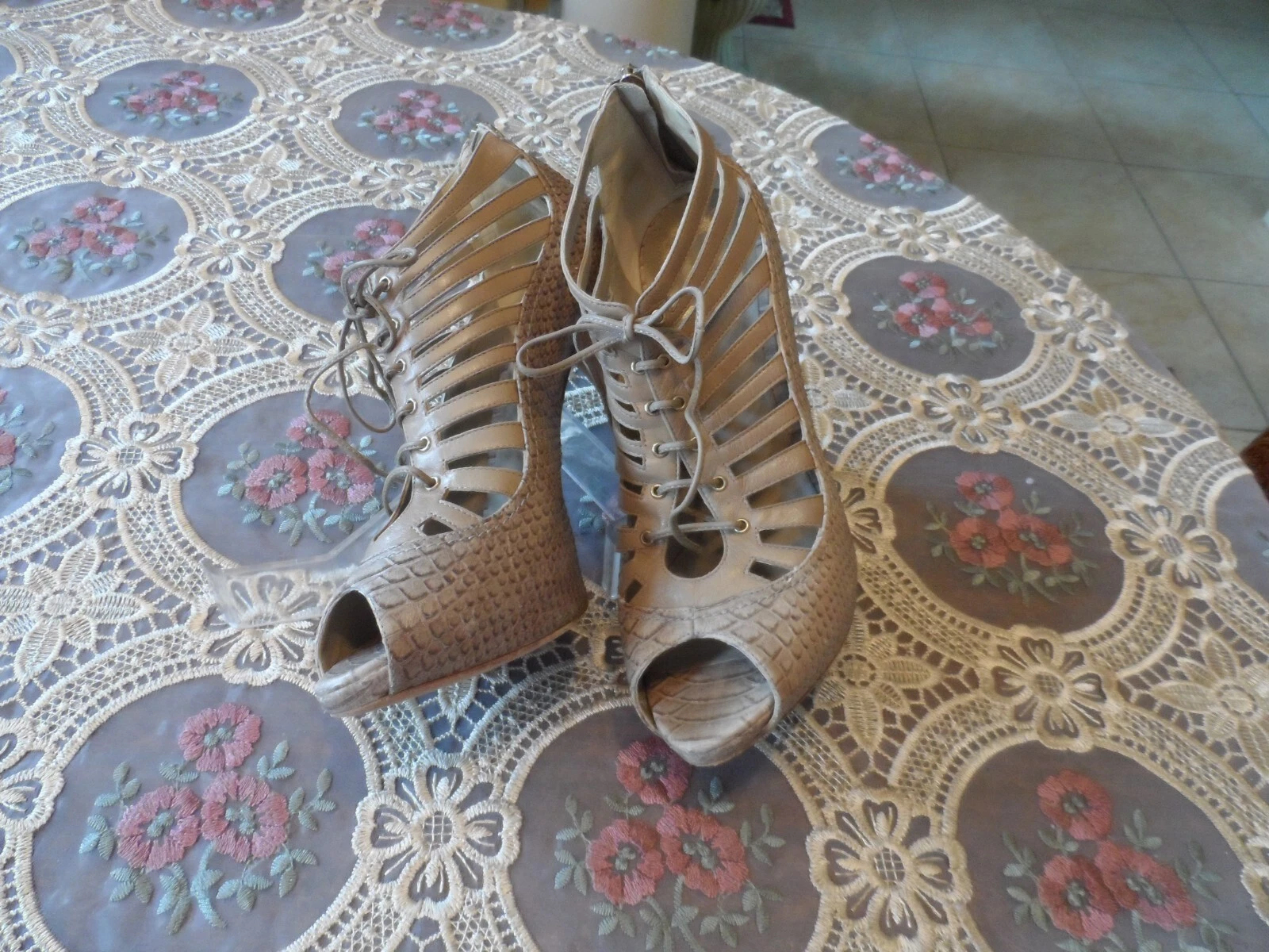 Bottes cheville à lacets embossées serpent beige Christian Dior taille 38 1/2B