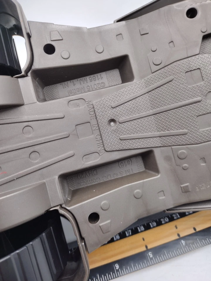 Coche batimóvil Mattel 2015 DC Comics Multiverse Batman v Superman Epic Strike 14" Foto 4 de 4