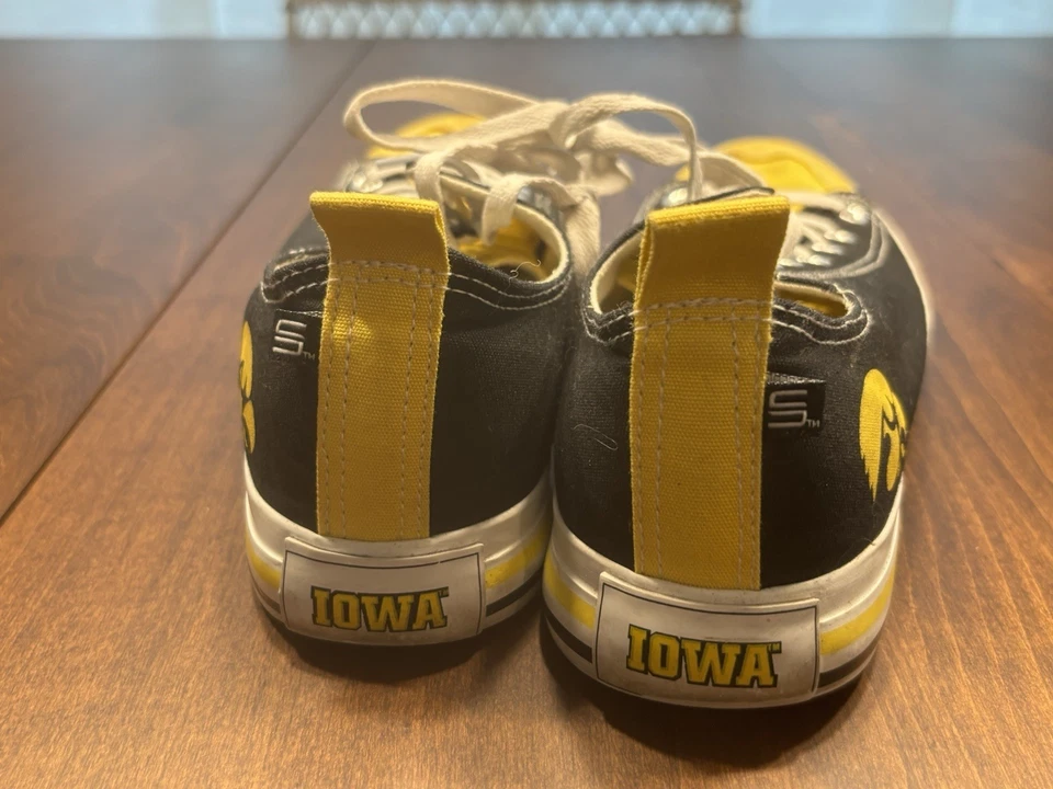Iowa Hawkeyes Vintage Women’s Shoes, Size 9 - Image 4 of 4