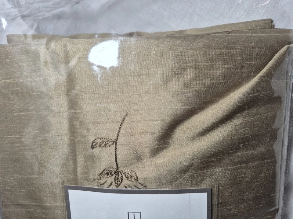 Cortina de seda bordada Pottery Barn forrada de algodón 50 x 84" verde oliva Foto 3 de 4