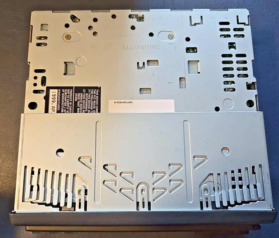 New Open Box Alpine CDM7833 CD Player in Dash Car Stereo Radio Detatch