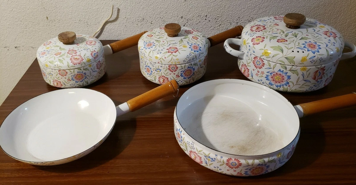 Vintage Retro 6 in Enamelware Cooking Pot W/ Gold Handle Floral