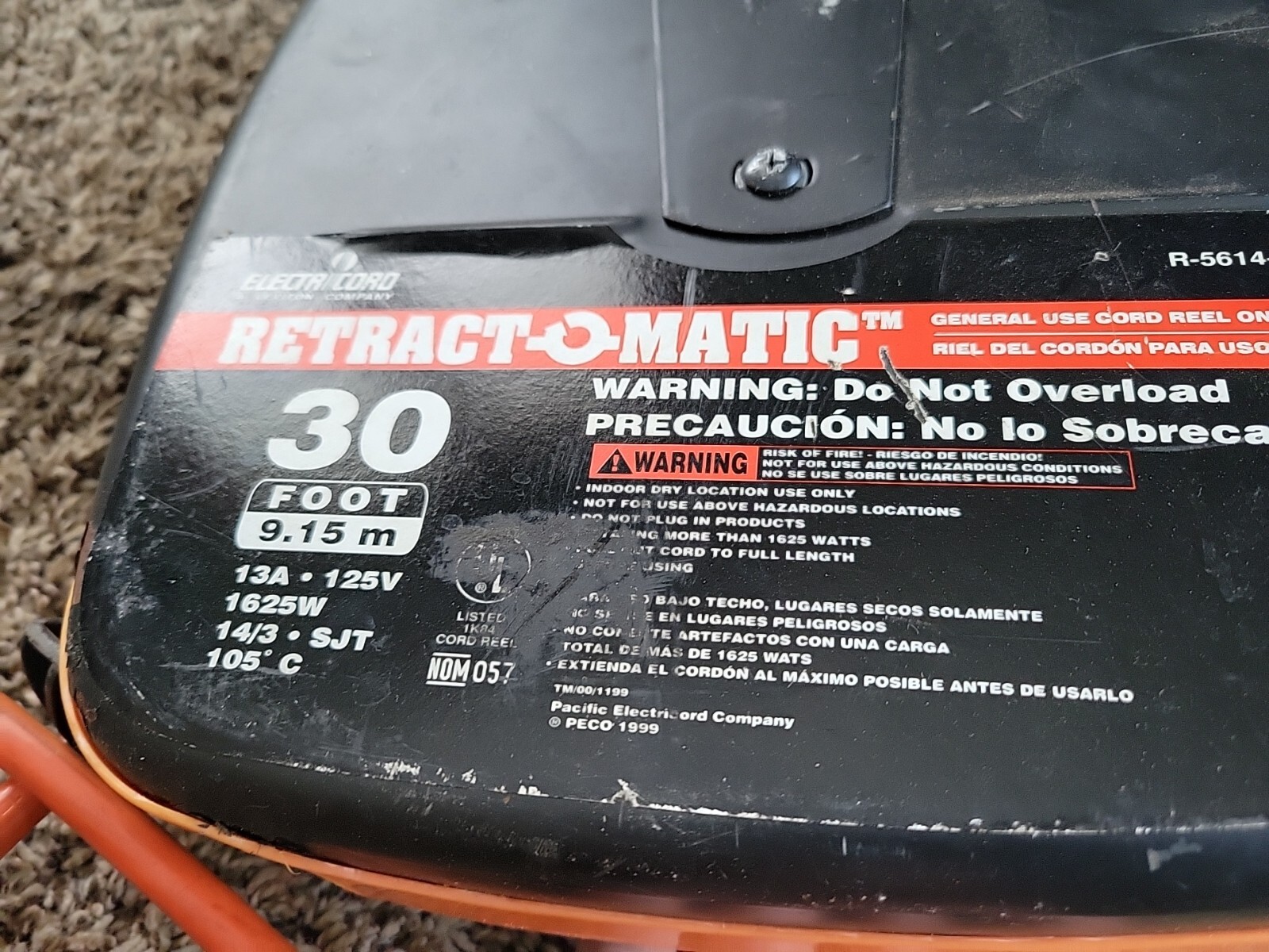 Leviton Electricord Retractomatic extension cord reel 30ft R5614030