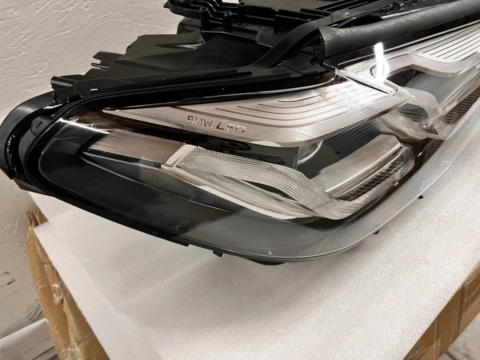 Faro derecho cromado adaptativo LED 12021-2023 BMW SERIE 5 540i 530i Foto 2 de 4