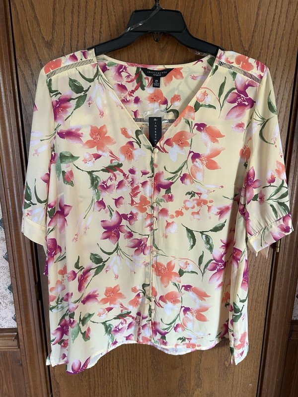 Investments  Woman Top - Colorful Floral Short Sleeve Yellow - Size 2X - NWT$69