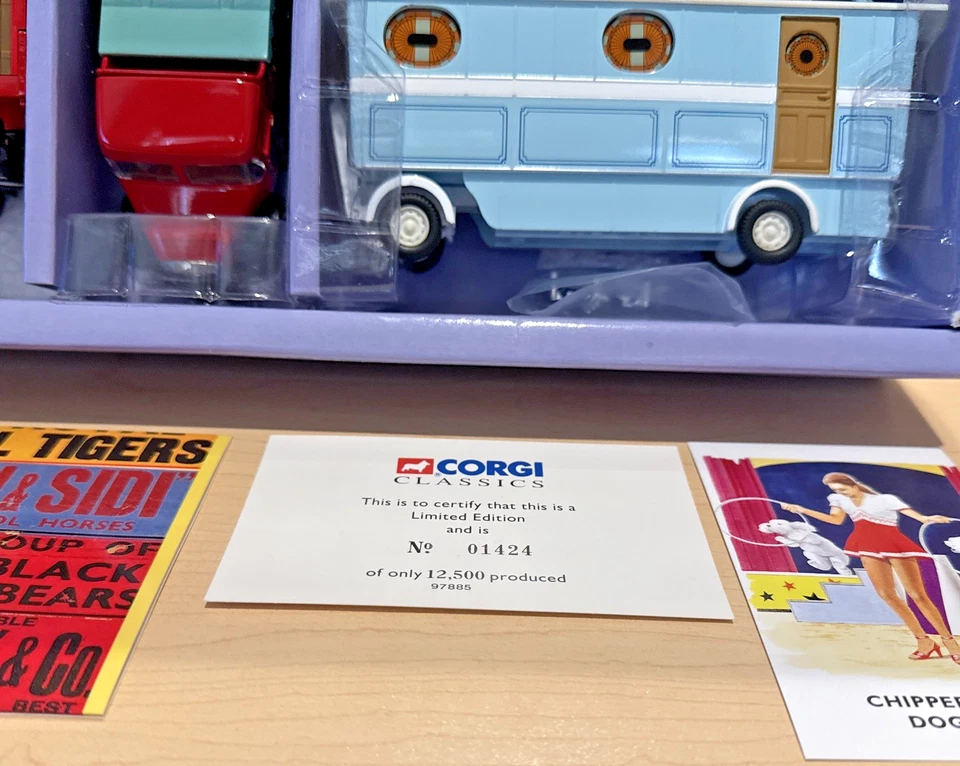 CORGI CLASSICS #97885 CHIPPERFIELDS CIRCUS SCAMMELL HIGHWAYMAN TRAILER & CARAVAN - Image 4 of 4