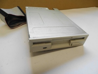 Mitsumi Diskettenlaufwerk 1.44 MB 3.5'' Zoll mit Kabel