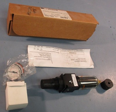 Watts B35-01WHCG Integral Filter/Regulator 1/8'' 250PSI Max W/ Gauge