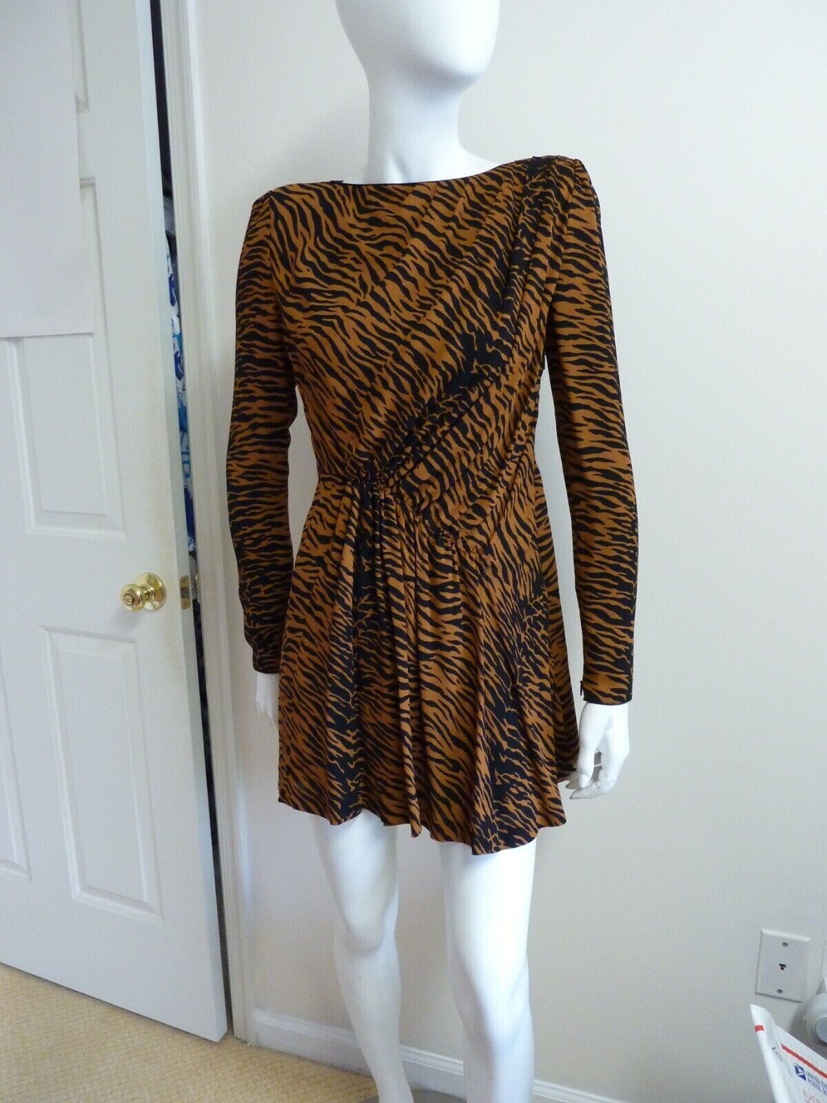 Mini abito stampa leopardata Saint Laurent manica lunga arricciata taglia: 36 4 2690 Nuovo con etichette