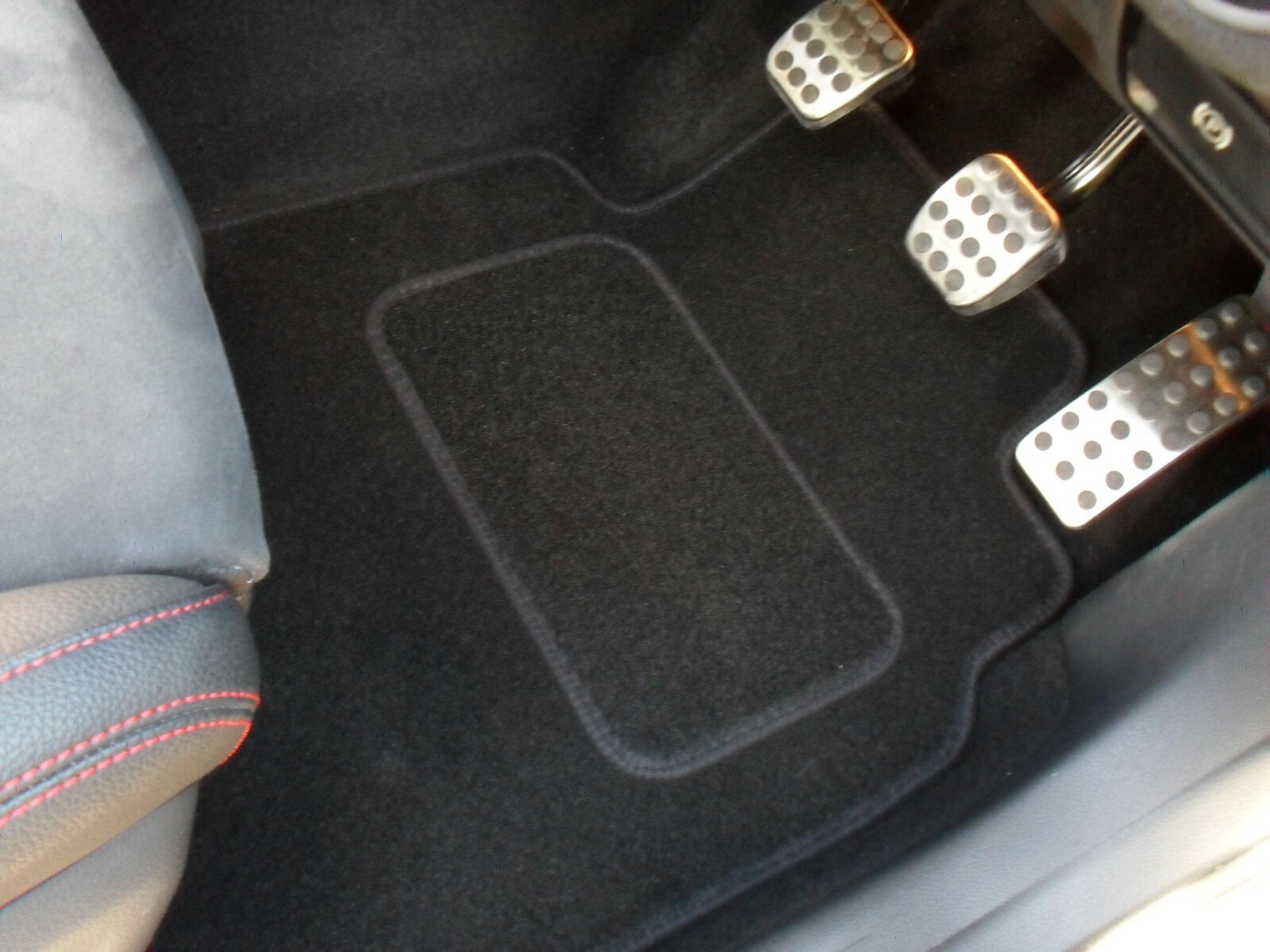 Fits VW Tiguan 200716 Fully Tailored Car Mats in Black VW Round