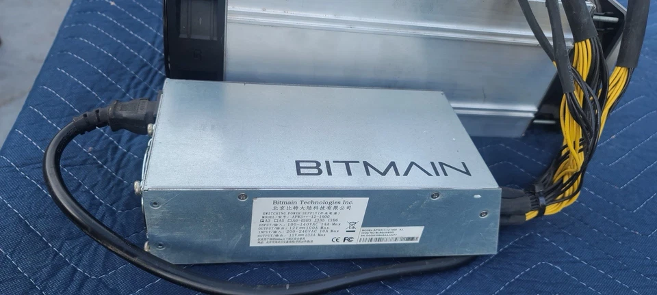 Bitmain Antminer S9 14 TH/s Bitcoin Miner with APW3 Power Supply - Image 2 of 4