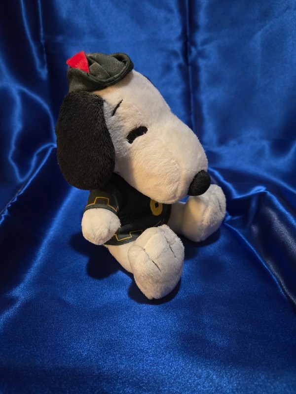 Met Life Snoopy the Archer - Plush 7 inch tall