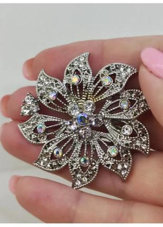 Broche flor filigrana cristal transparente tono plata Foto 3 de 4